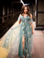 Robe fendue en tulle brodé de fleurs 1970s