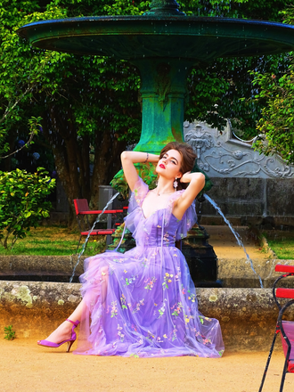 Robe fendue violette tulle fleurs 1970s