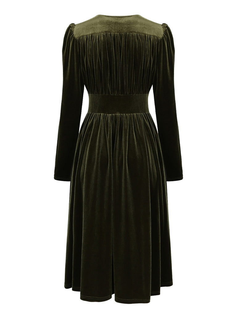 Robe verte en velours manches bouffantes col en V profond et froncées des années 1940