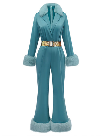Combinaison bleue à revers bordés de fourrure et ceinture à sequins des années 1970
