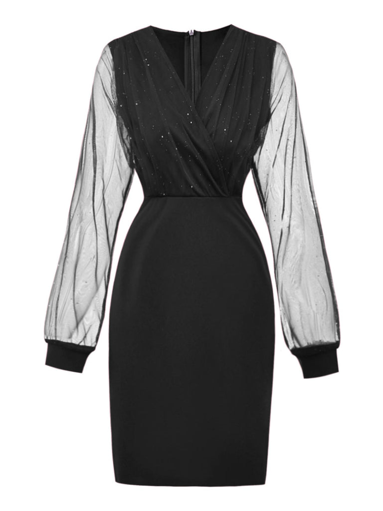 Robe moulante en résille paillettes unie et col en V années 1960