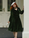 [Prévente] Robe verte en velours perlé et col en V années 1950