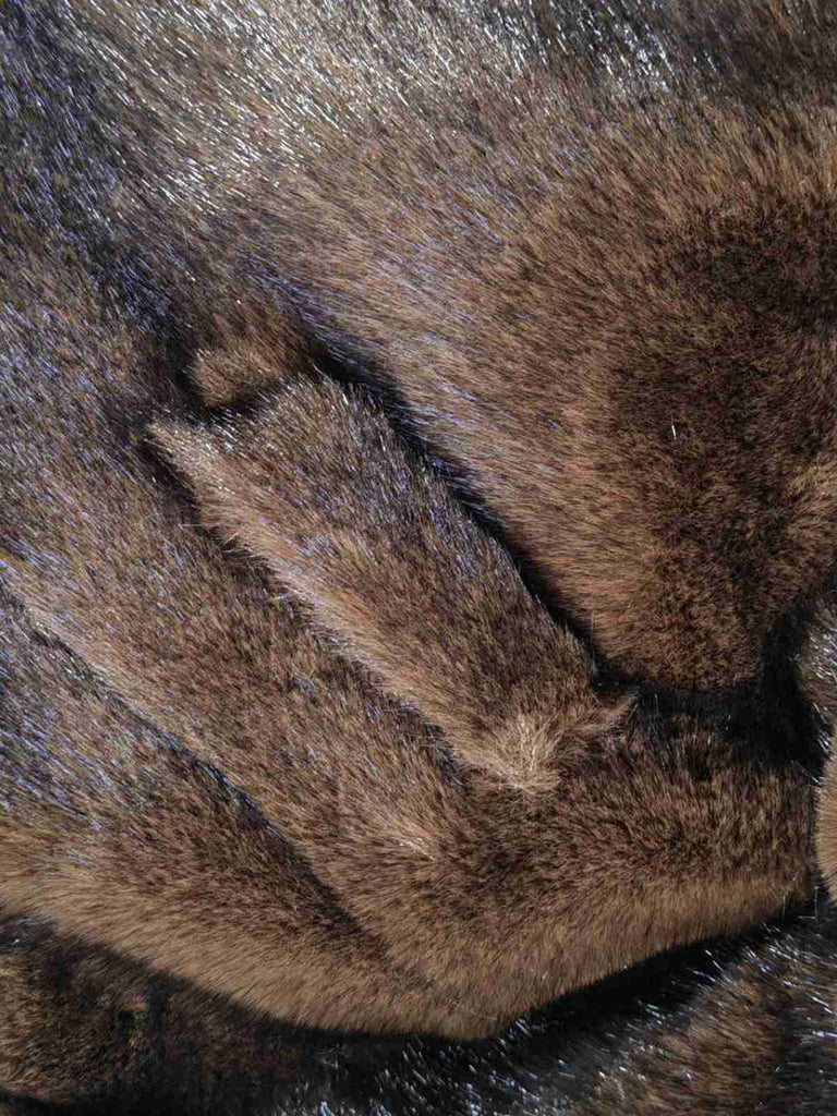 Robe de chambre en fausse fourrure à revers uni des années 1950