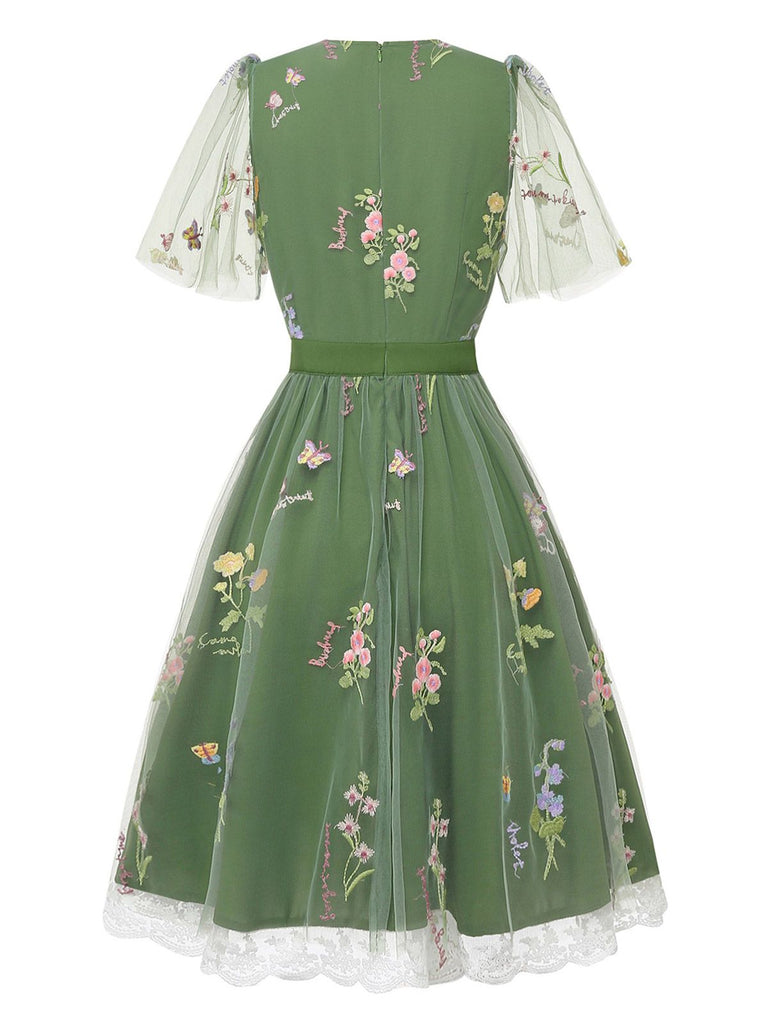 Robe verte manches bouffantes et broderies florales en résille années 50
