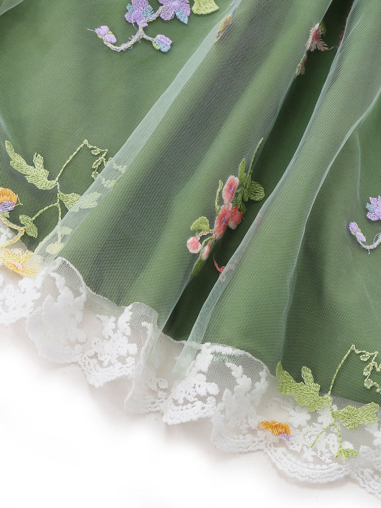 Robe verte manches bouffantes et broderies florales en résille années 50