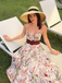 Robe bohème multicolore à fleurs col V années 1930