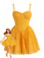 Robe dos nu dentelle et broderie florale couleur curcuma années 1950