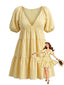 Robe babydoll jaune col V et manches bouffantes années 1950