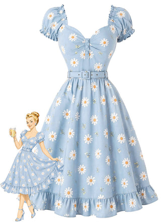 Robe bleu clair motif marguerites et décolleté cœur années 50