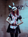 Robe de servante noire pour Halloween similicuir verni taches de sang années 50