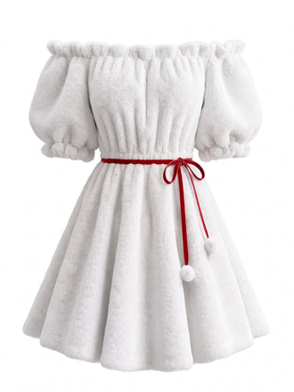 Robe courte blanche en fausse fourrure à épaules dénudées avec serre-tête à bois de renne Années 1960 - 2
