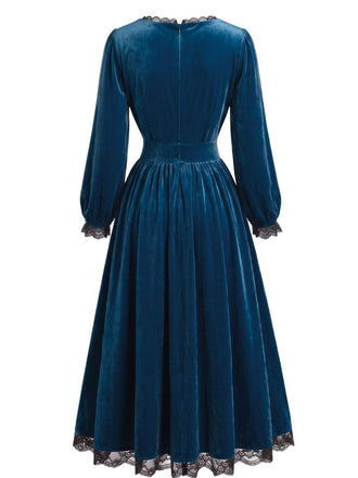 Robe en velours à col carré, bordure en dentelle et manches longues Années 1970 - 2