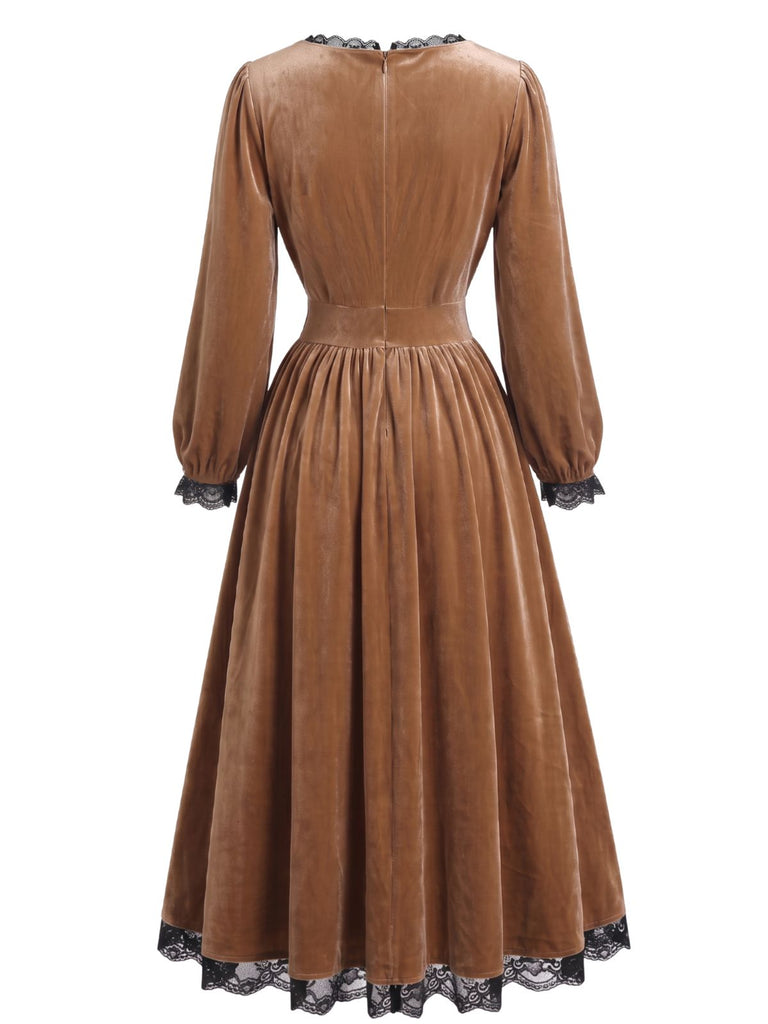 Robe en velours à col carré, bordure en dentelle et manches longues Années 1970 - 6