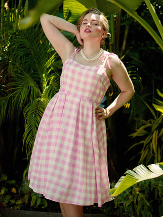 Robe trapèze à carreaux rose années 1950 à bretelles spaghetti