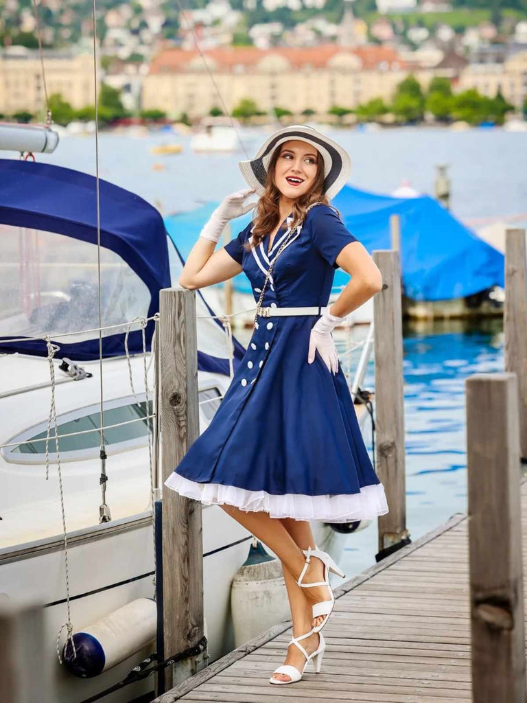 Robe à double boutonnage style marin bleu foncé des années 1950