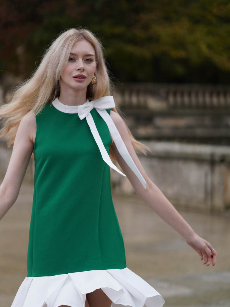 Robe sans manches à nœud papillon des années 1960