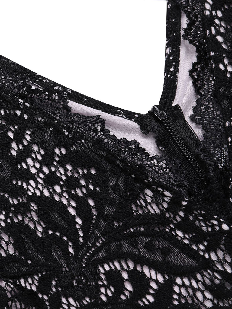 Robe moulante noire en dentelle patchwork dos en V des années 1960