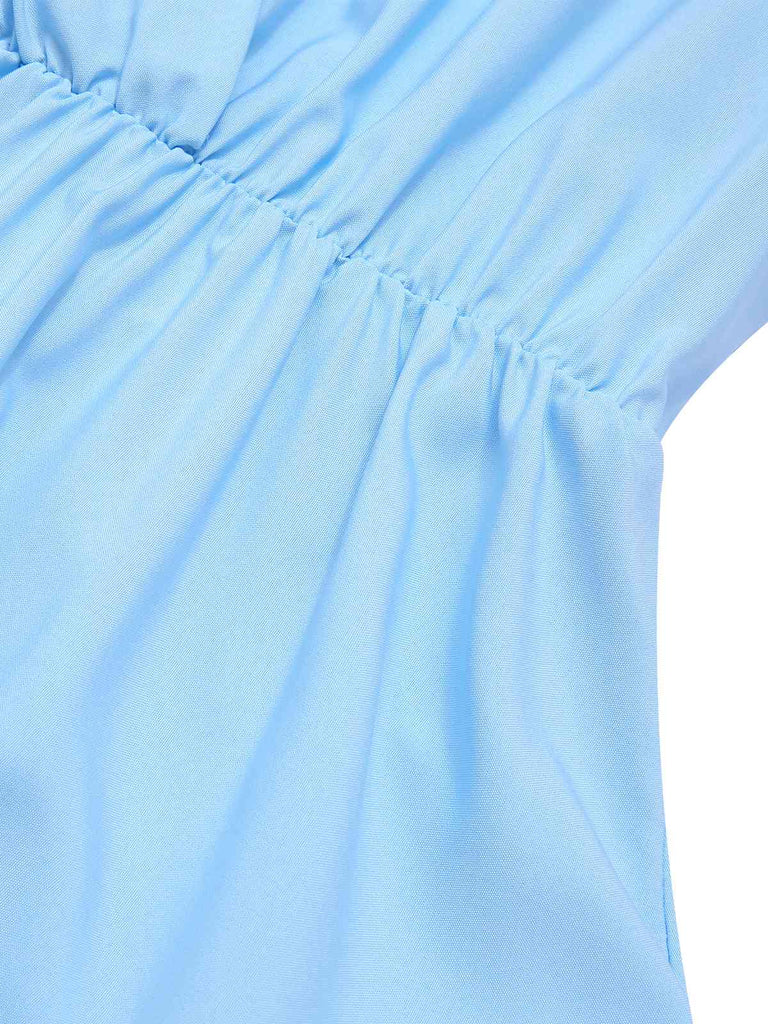 Robe bleu clair à col en V et manches à volants des années 1950