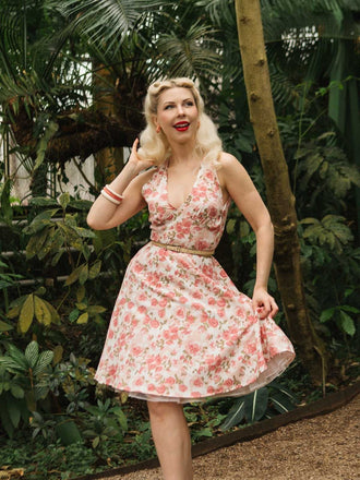 Robe rose à col en V et motif fleurs des années 1950