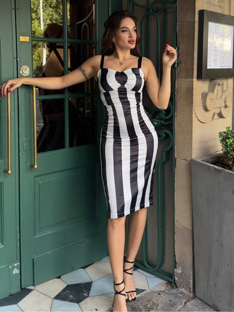 Robe crayon noire à bretelles à rayures verticales des années 1960