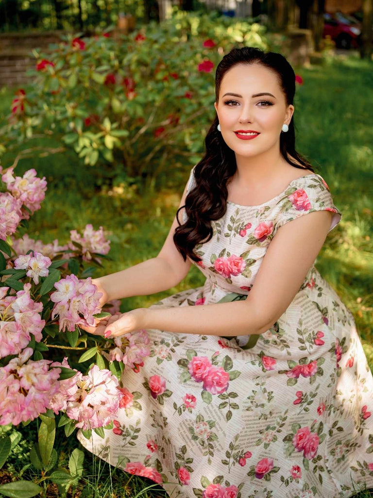 Robe ceinturée multicolore à imprimé rose des années 1950