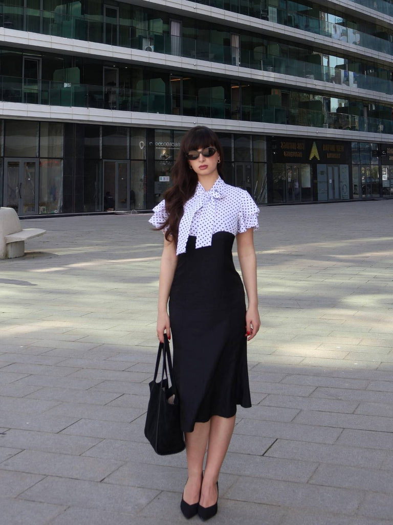 Robe sirène noire à pois et col noué des années 1930