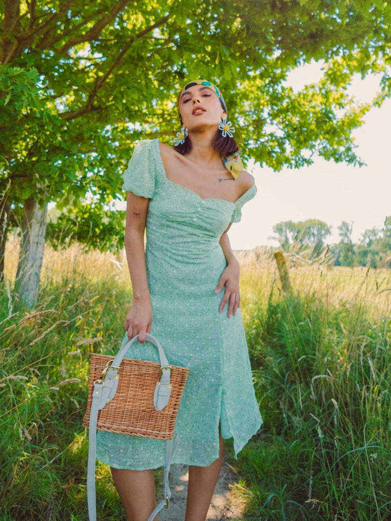 Robe verte à petites fleurs col cœur des années 1940