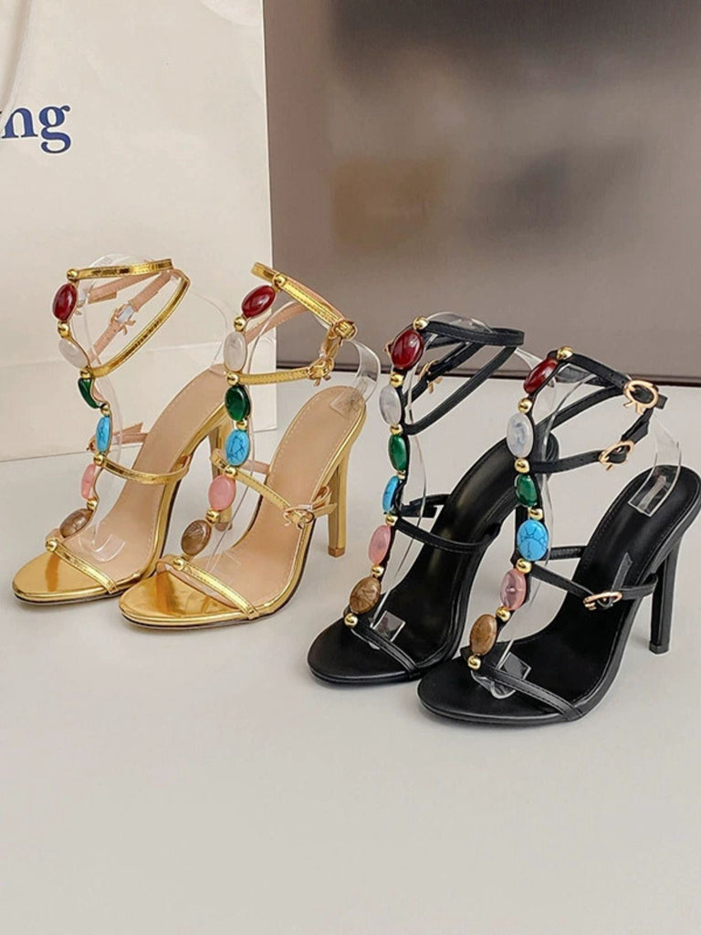 Sandales à talons aiguilles et lanières avec pierres colorées