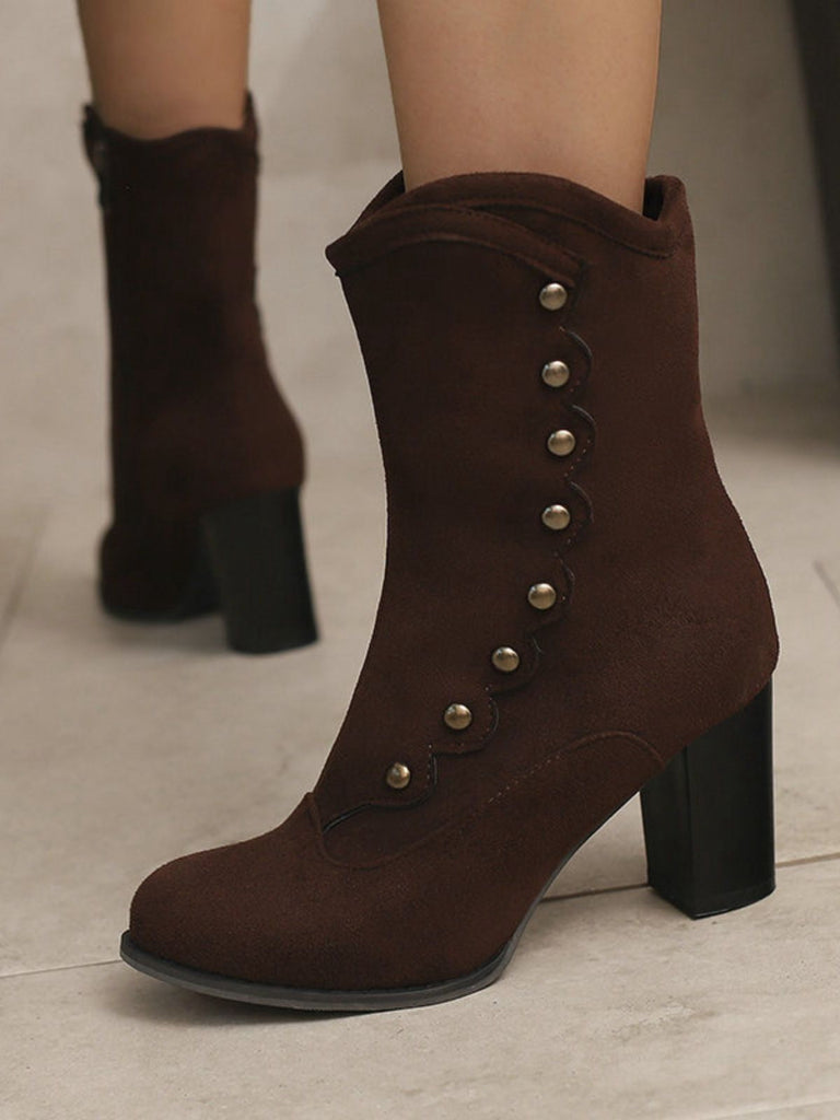 Bottes mi-mollet cloutées en daim doublées de fausse fourrure