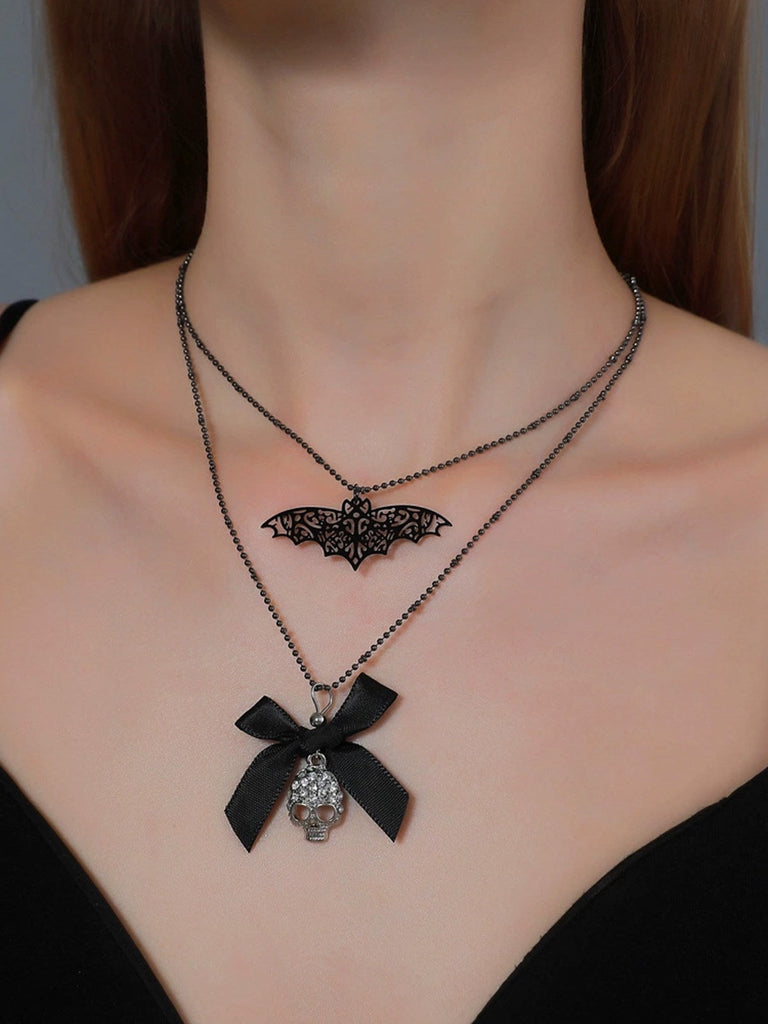 Collier double couche squelette de chauve-souris avec nœud gothique
