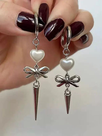 Boucles d'oreilles pendantes gothiques asymétriques en forme de cœur en argent