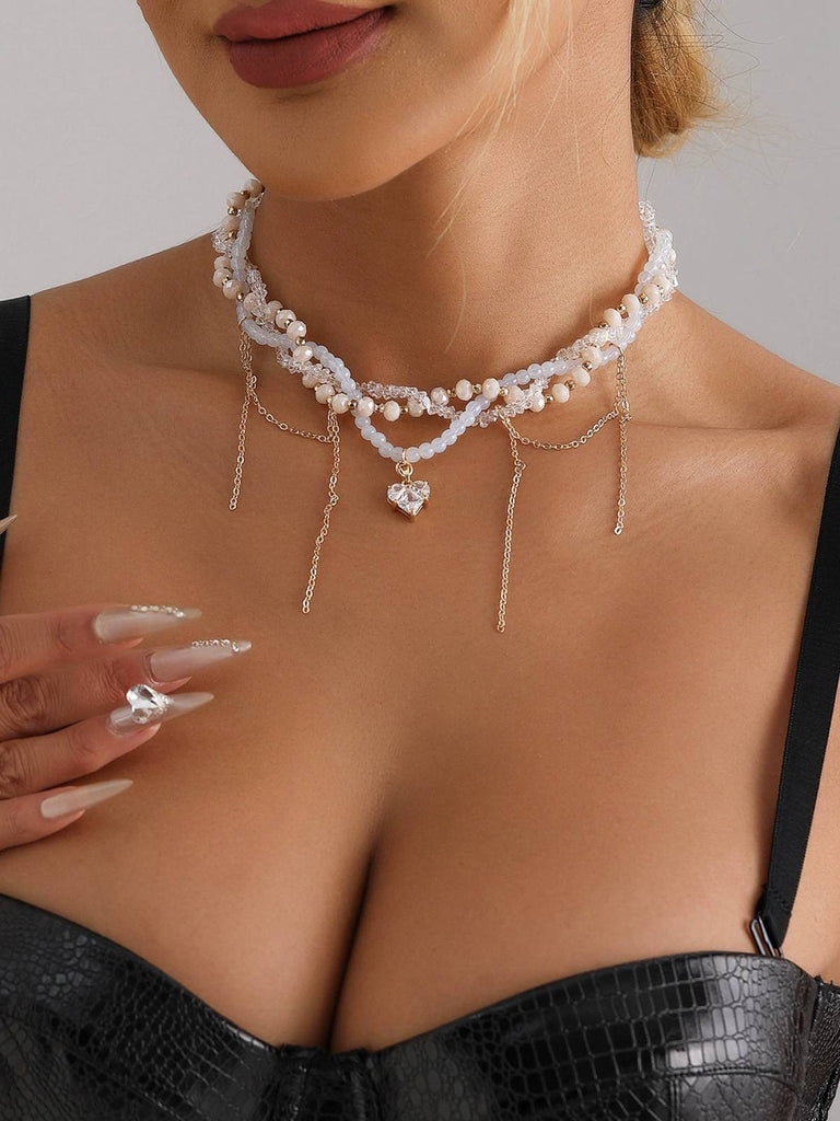 Collier de perles avec pendentif en forme de cœur blanc et strass