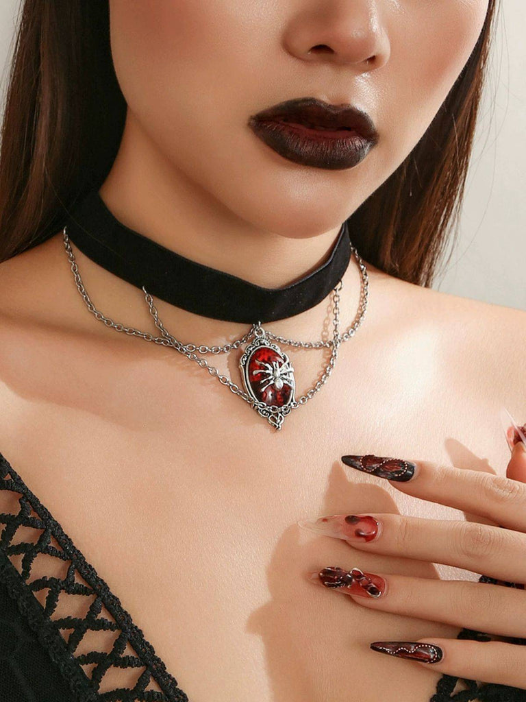 Collier gothique avec pendentif en araignée rouge