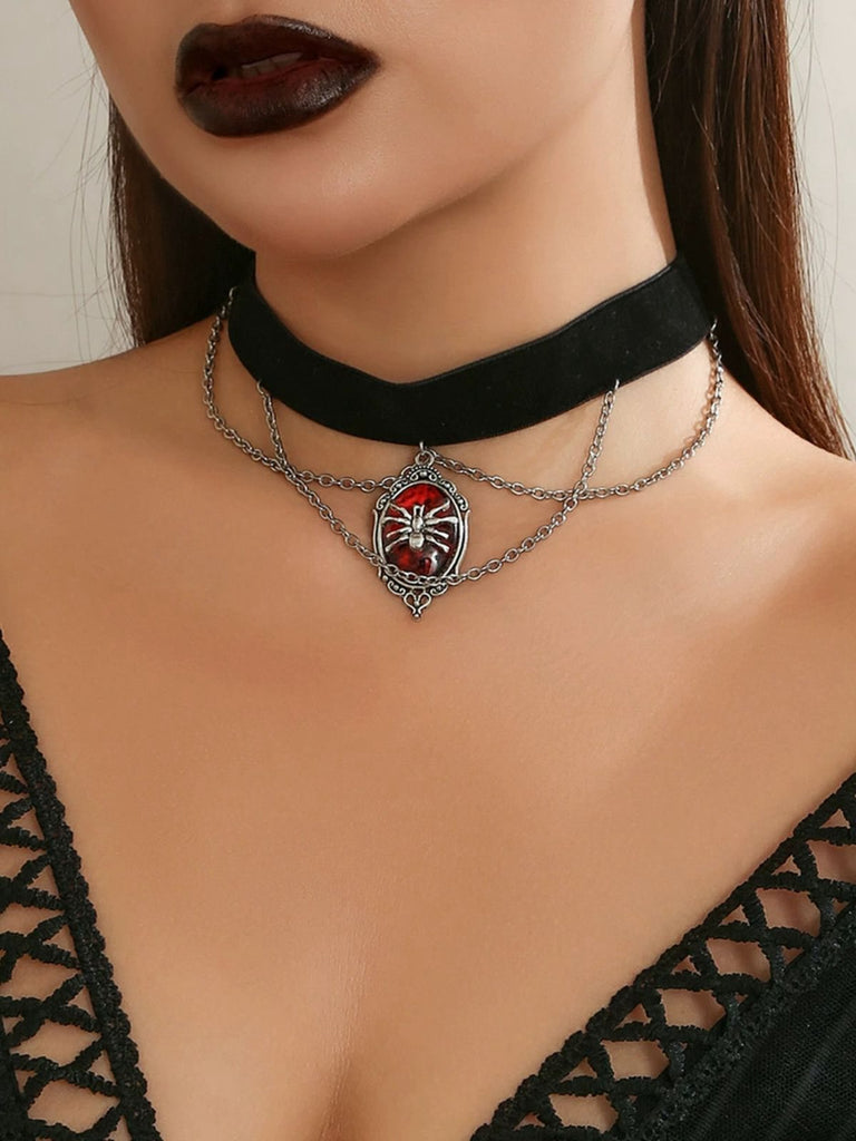 Collier gothique avec pendentif en araignée rouge