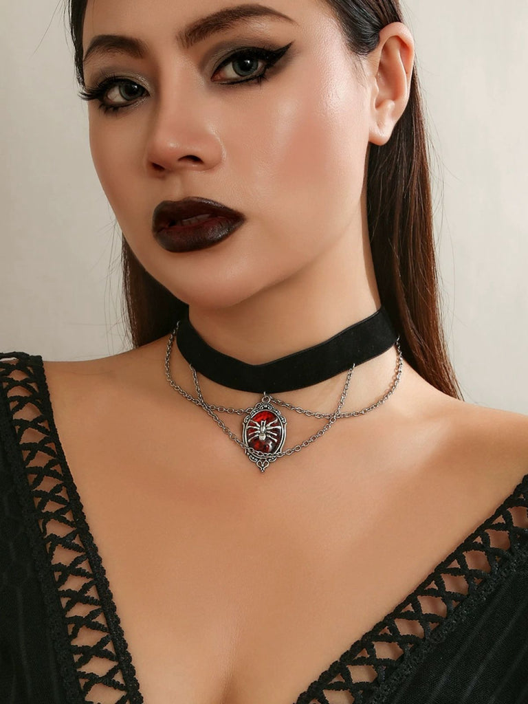 Collier gothique avec pendentif en araignée rouge