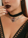 Collier gothique avec pendentif en araignée rouge
