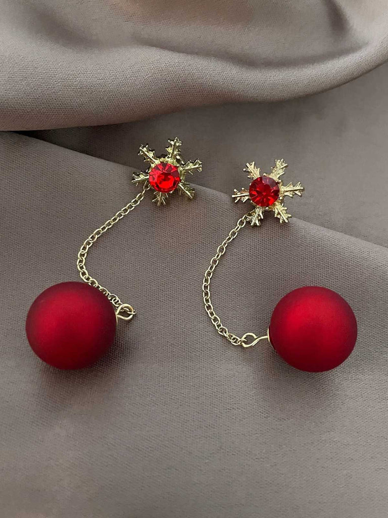 Boucles d'oreilles flocons de neige et boules de Noël rouges