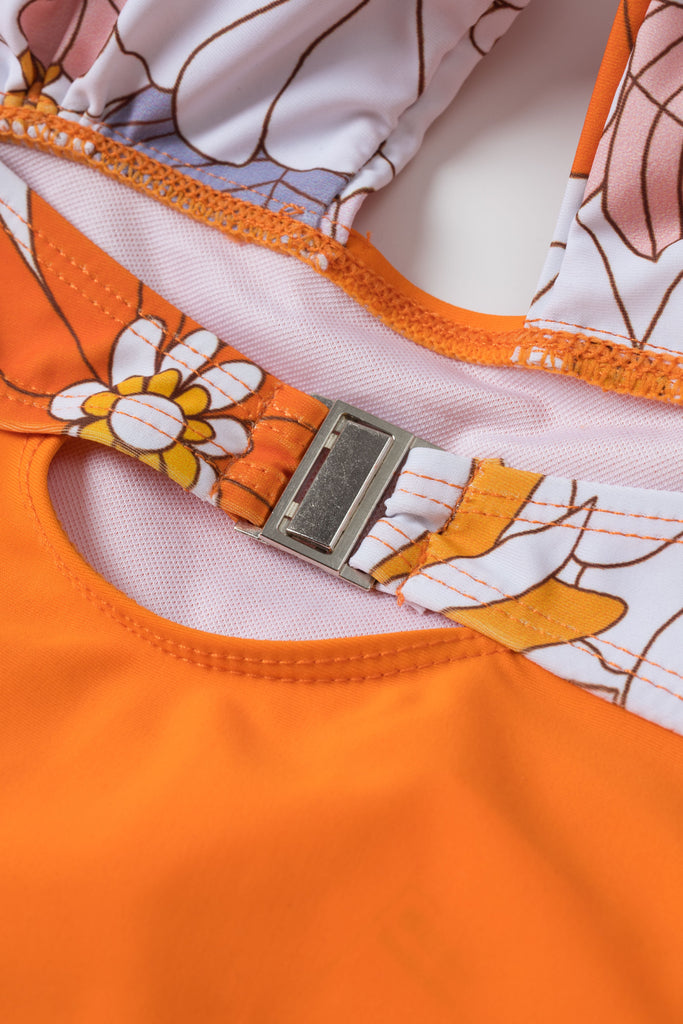 Maillot de bain fleuri à bretelles croisées avec nœud papillon années 1950