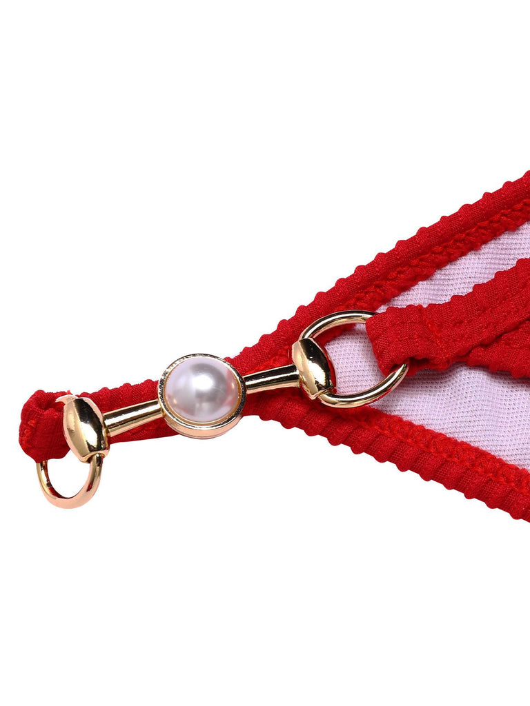 Ensemble bikini rouge et cache-maillot longue roses années 60