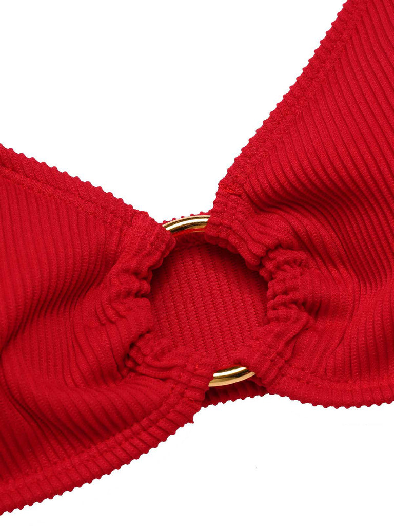 Ensemble bikini rouge et cache-maillot longue roses années 60