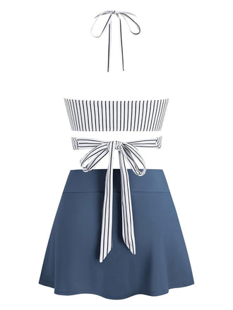 Ensemble bikini à lacets croisés et rayures verticales années 1940