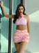 Ensemble bikini dos nu et cache-maillot rose roses 3D années 1960