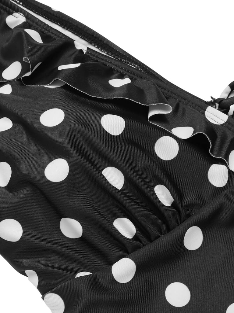 Maillot de bain noir à pois et volants à col en V des années 1950