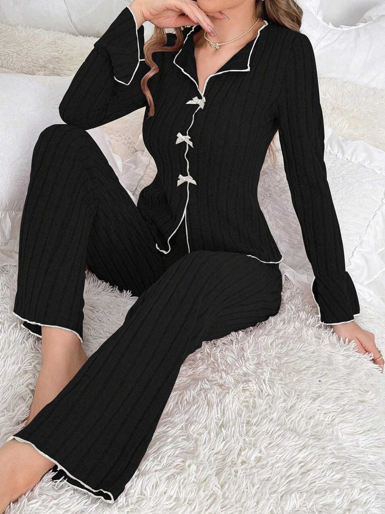 Ensemble pyjama long à volants en maille et nœud années 1950