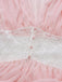 Robe de chambre rose en dentelle plissée et résille taille cintrée années 1930