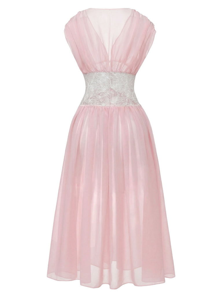 Robe de chambre rose en dentelle plissée et résille taille cintrée années 1930