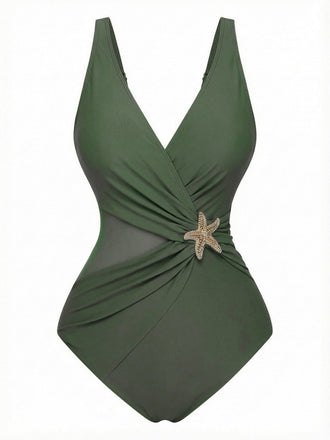 Maillot de bain vert avec motif d'étoile de mer sur fond blanc