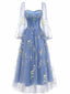 Robe longue à manches longues en maille brodée de fleurs bleues années 1930