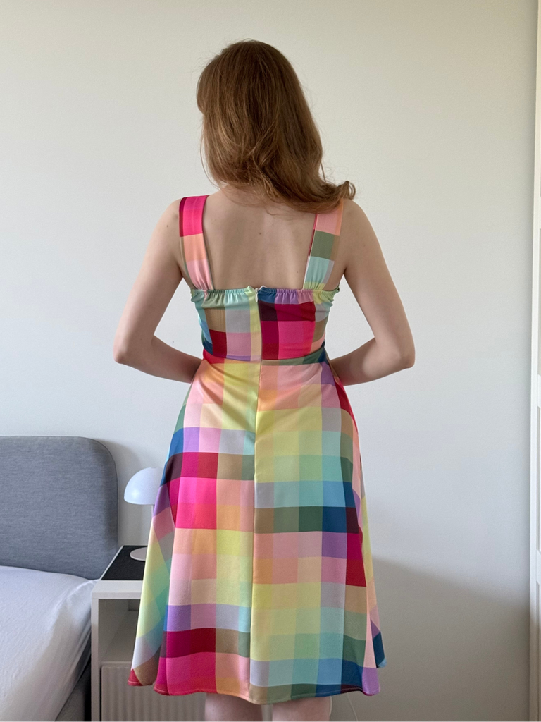 Robe trapèze larges bretelles carreaux colorés 1950s