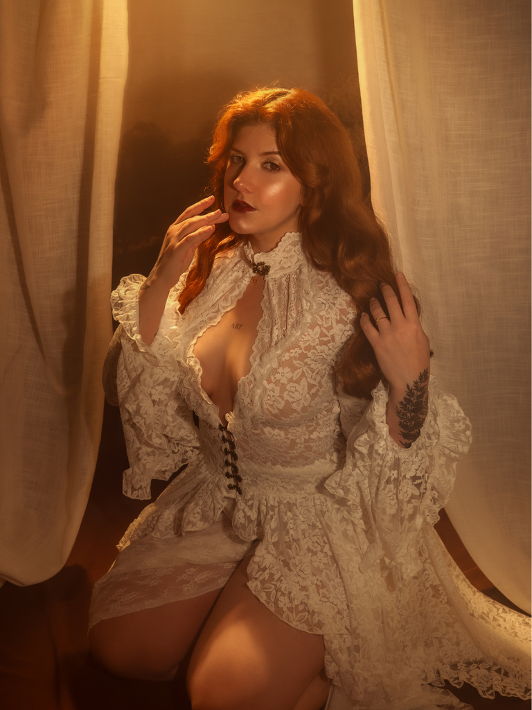 [Prévente] Robe victorienne blanche en dentelle à manches gigot des années 1980
